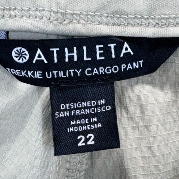 Athleta Trekkie Utility Cargo Pants Womens Size 22 Khaki Hiking Outdoors Travel - Picture 5 of 8